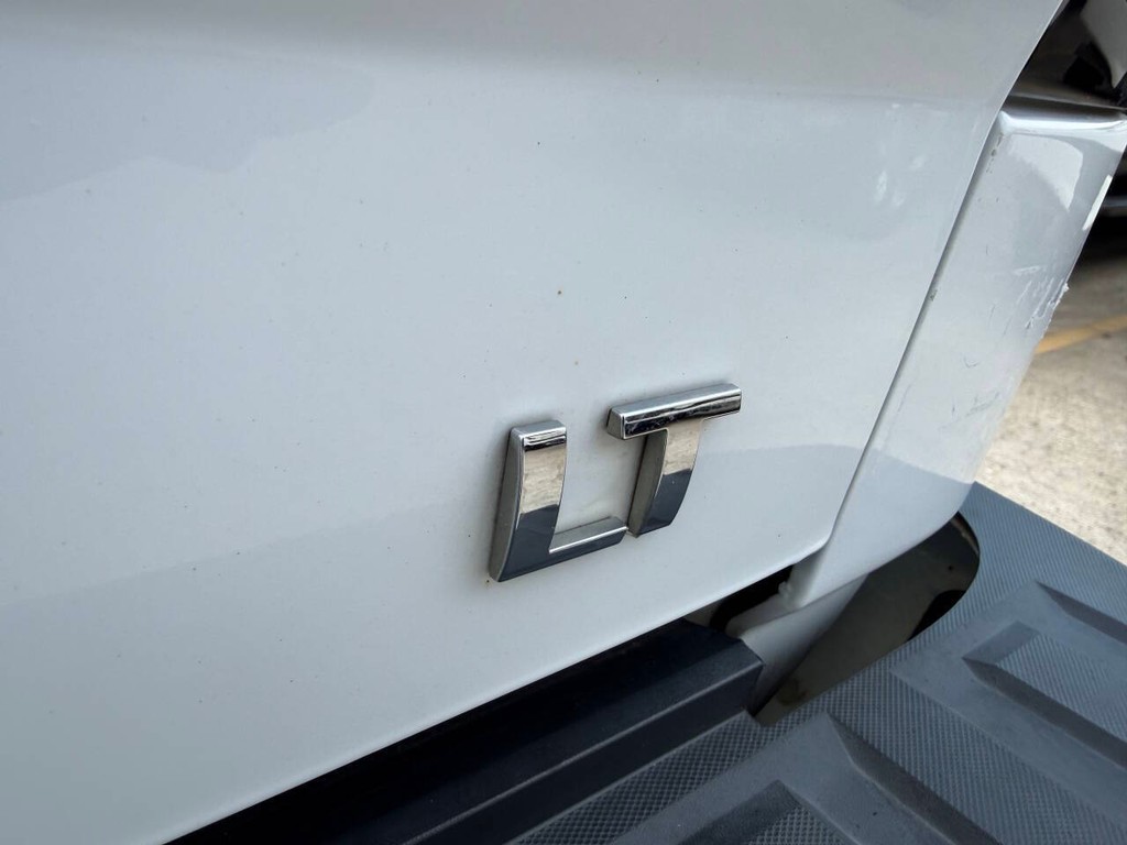 Chevrolet Silverado 1500 Vehicle Full-screen Gallery Image 40