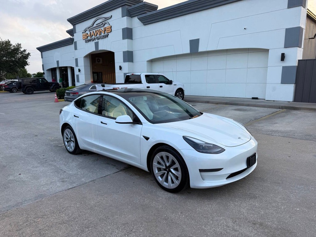 Tesla Model 3 Vehicle Full-screen Gallery Image 02