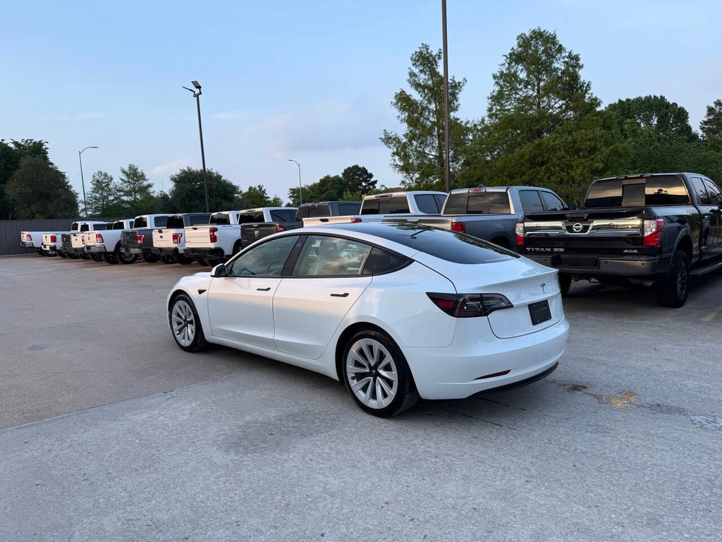 Tesla Model 3 Vehicle Full-screen Gallery Image 04