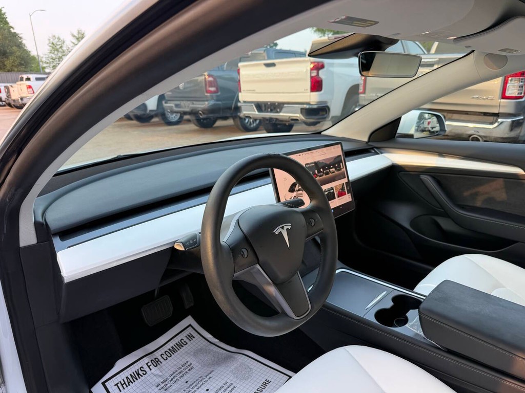 Tesla Model 3 Vehicle Full-screen Gallery Image 06