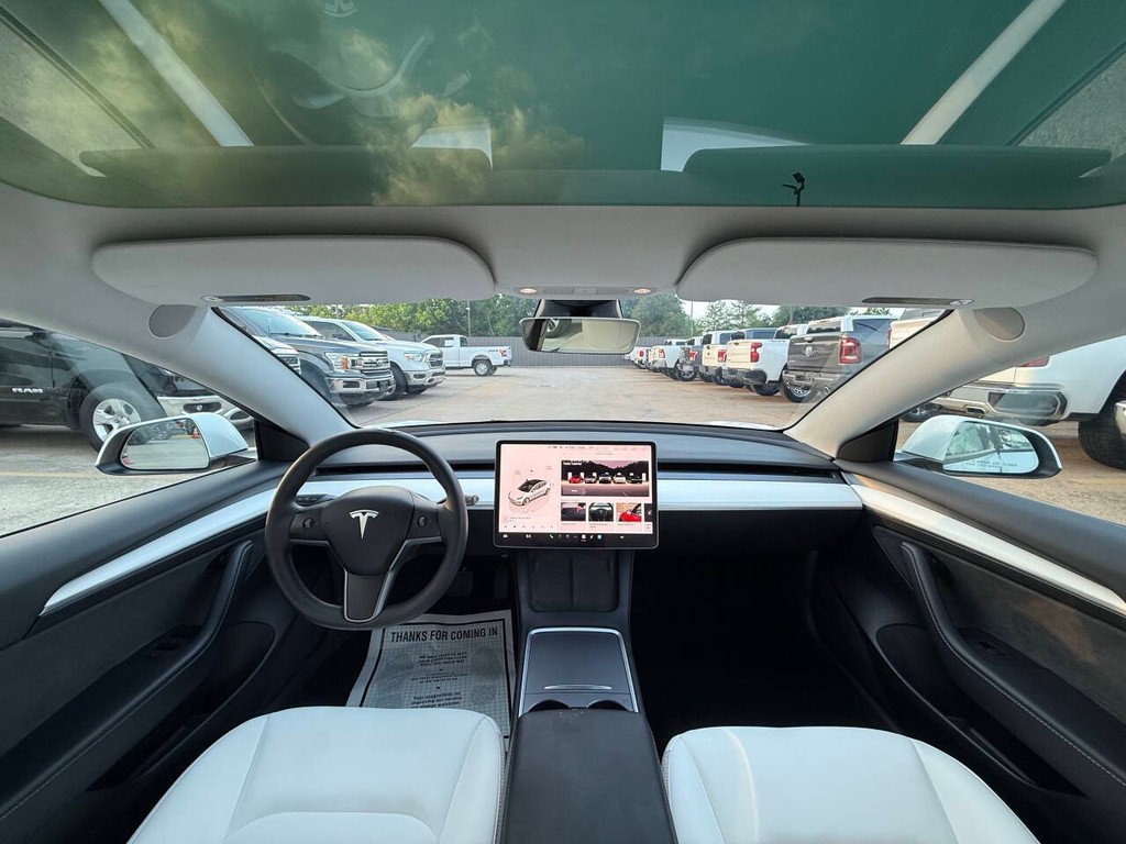 Tesla Model 3 Vehicle Full-screen Gallery Image 18