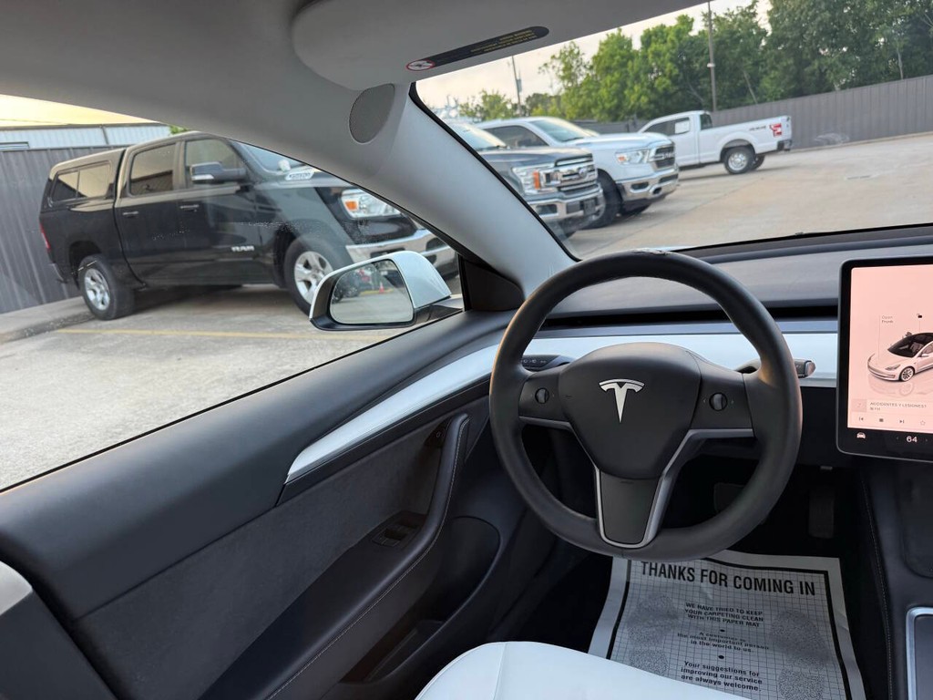 Tesla Model 3 Vehicle Full-screen Gallery Image 19