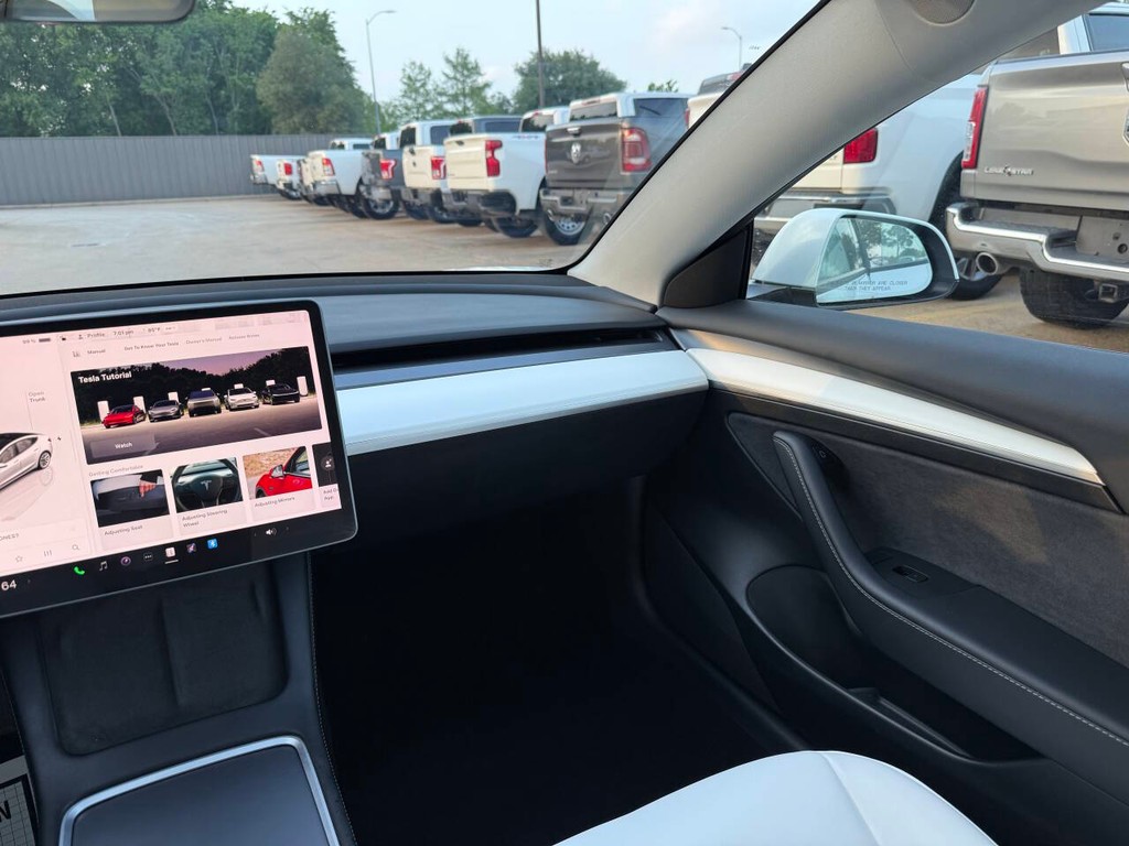 Tesla Model 3 Vehicle Full-screen Gallery Image 20