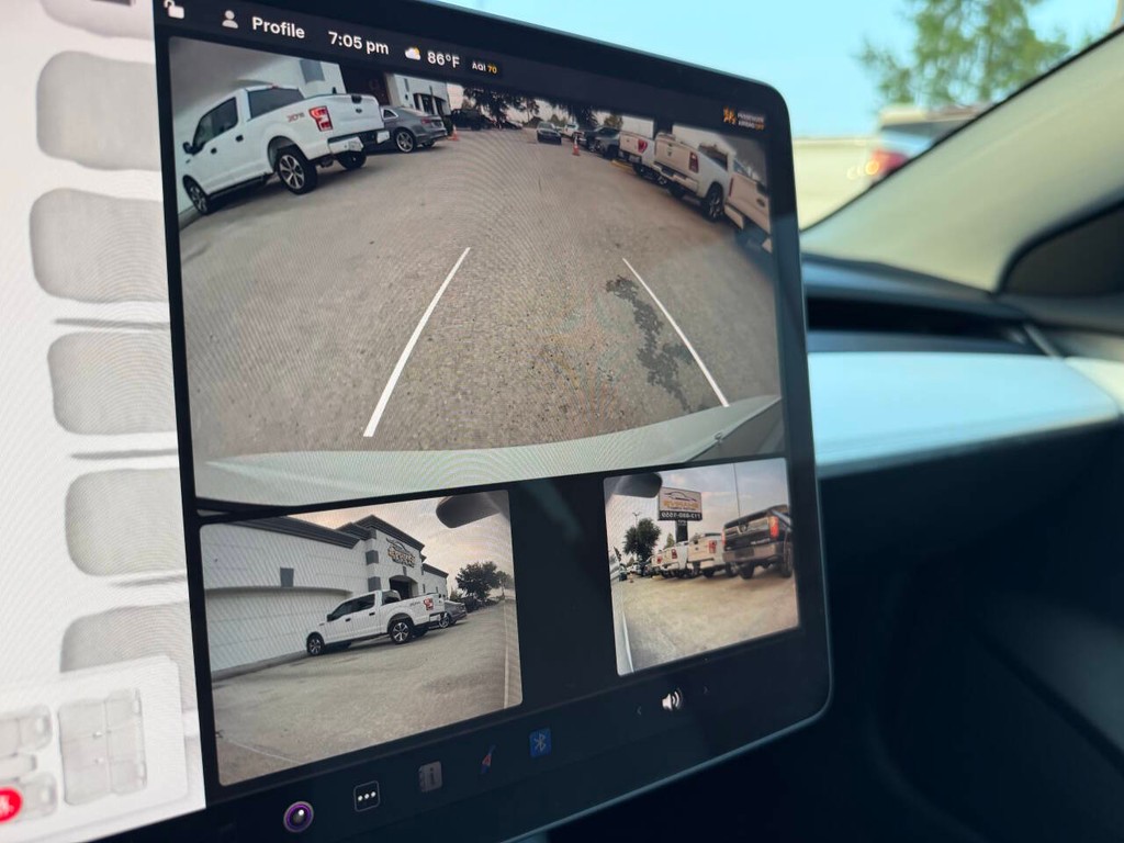 Tesla Model 3 Vehicle Full-screen Gallery Image 26