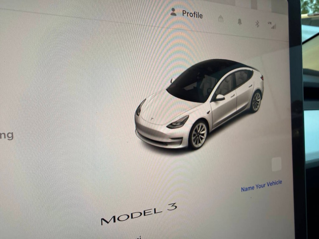 Tesla Model 3 Vehicle Full-screen Gallery Image 29