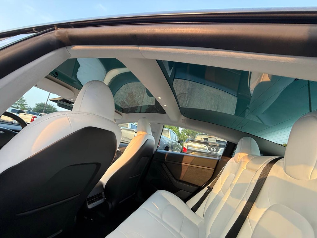 Tesla Model 3 Vehicle Full-screen Gallery Image 33