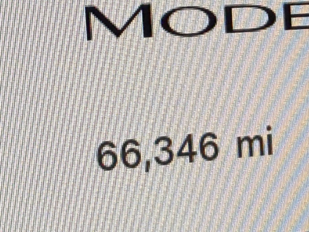 Tesla Model 3 Vehicle Full-screen Gallery Image 34