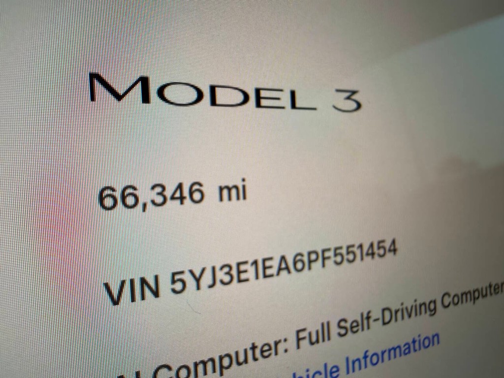 Tesla Model 3 Vehicle Full-screen Gallery Image 35