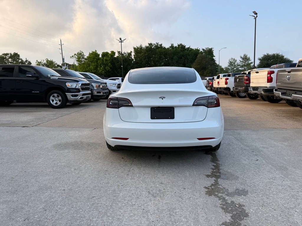Tesla Model 3 Vehicle Full-screen Gallery Image 40