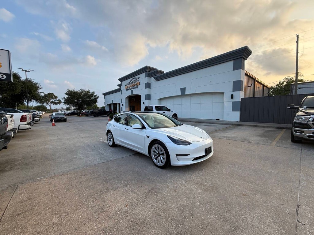Tesla Model 3 Vehicle Full-screen Gallery Image 48