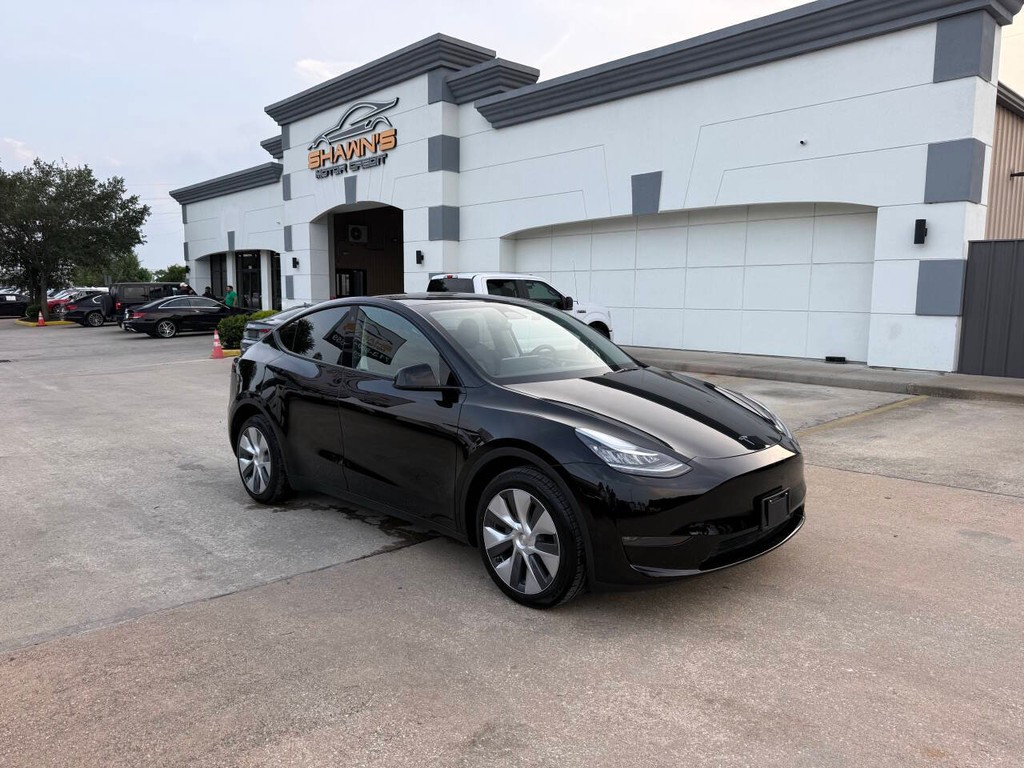 Tesla Model Y Vehicle Full-screen Gallery Image 02