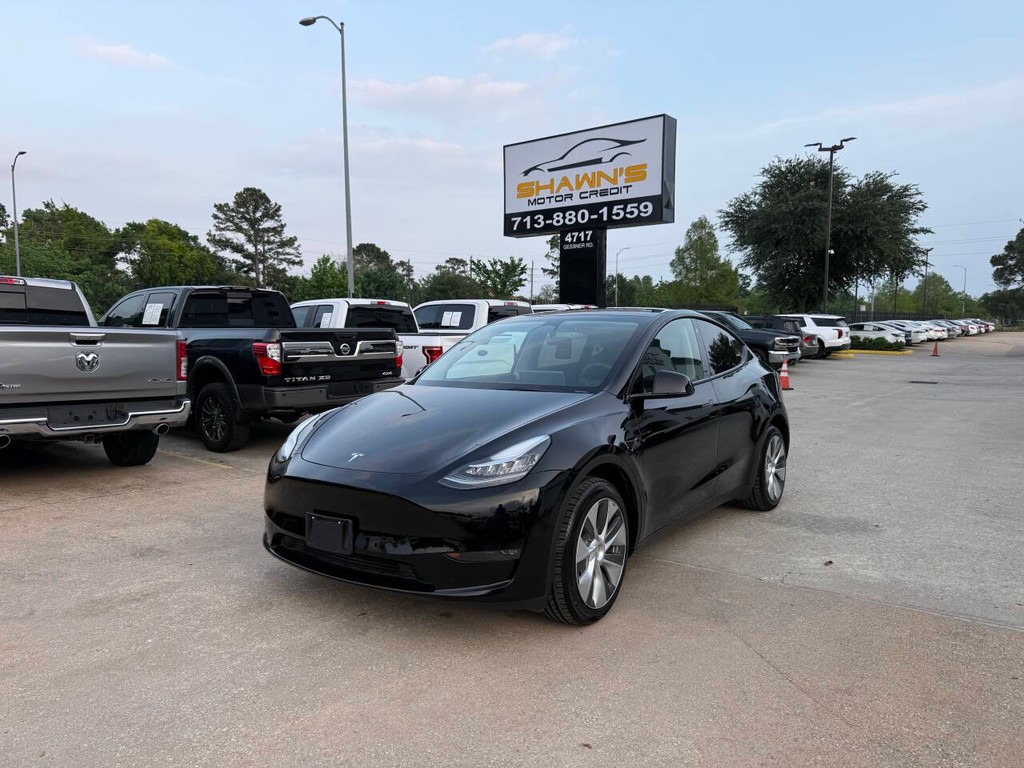 Tesla Model Y Vehicle Full-screen Gallery Image 03