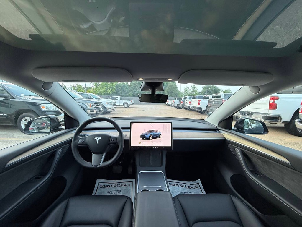 Tesla Model Y Vehicle Full-screen Gallery Image 19