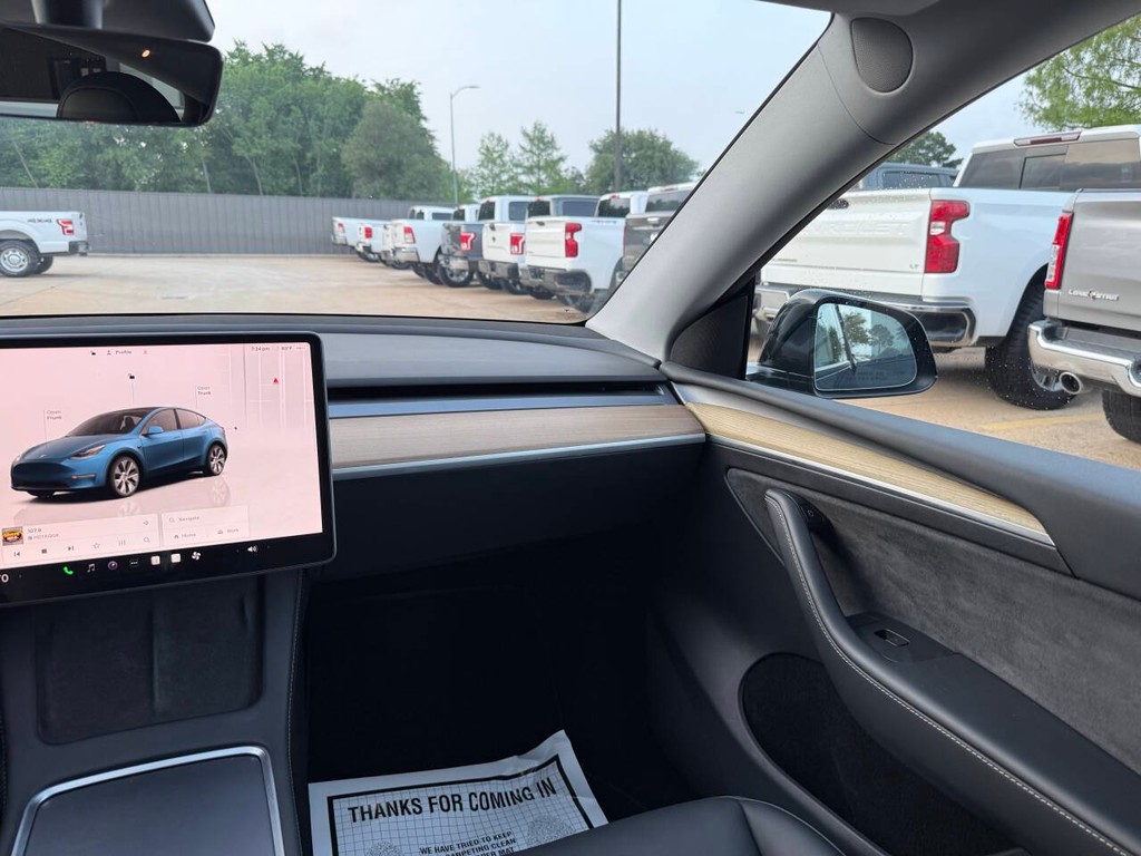 Tesla Model Y Vehicle Full-screen Gallery Image 20