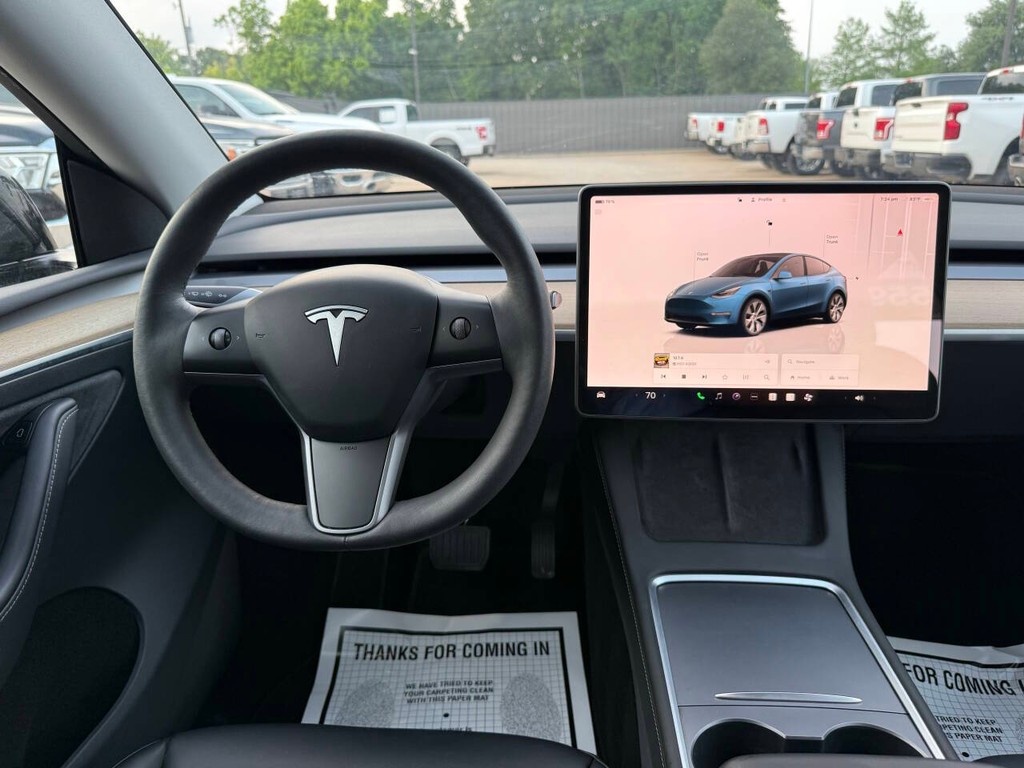 Tesla Model Y Vehicle Full-screen Gallery Image 21