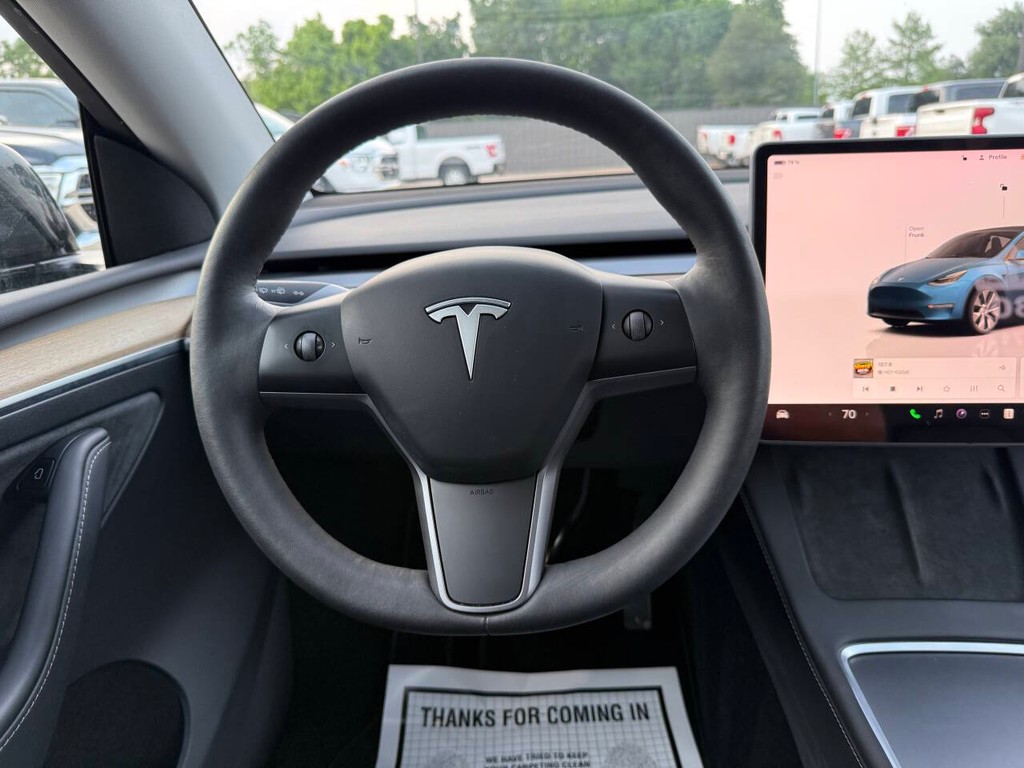 Tesla Model Y Vehicle Full-screen Gallery Image 22