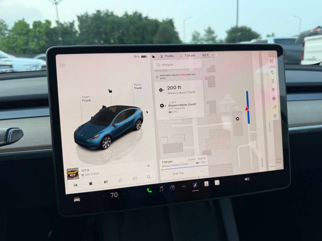 Tesla Model Y Vehicle Full-screen Gallery Image 24