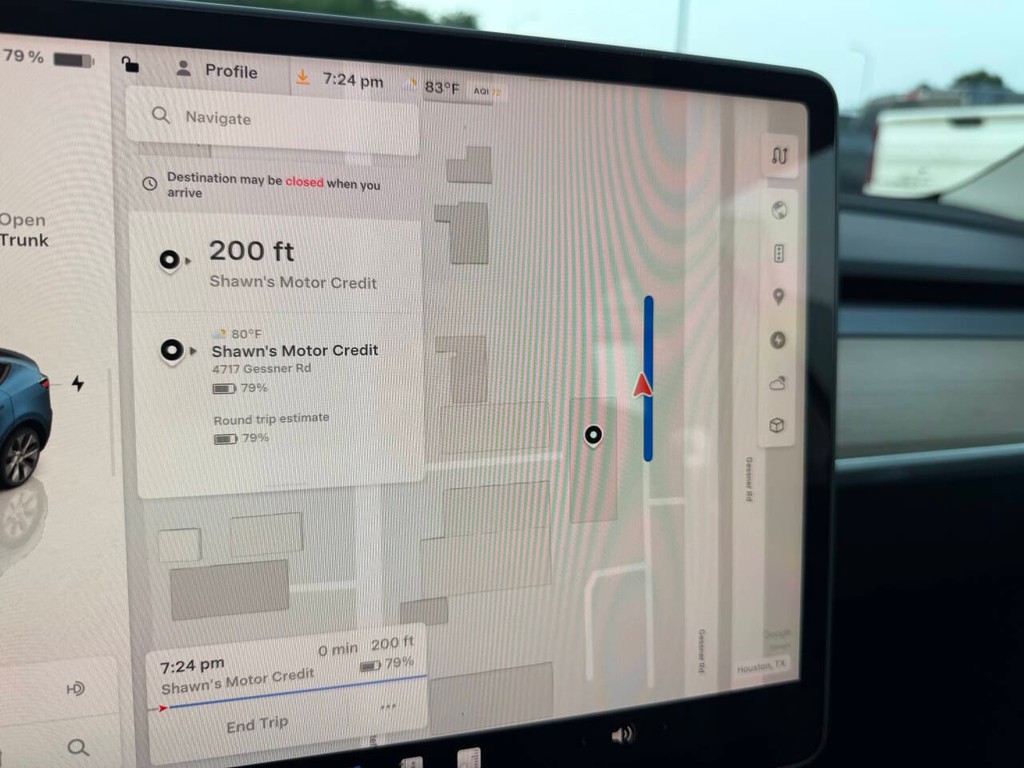 Tesla Model Y Vehicle Full-screen Gallery Image 25