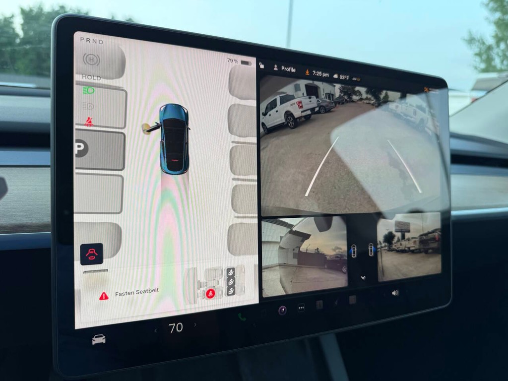 Tesla Model Y Vehicle Full-screen Gallery Image 26