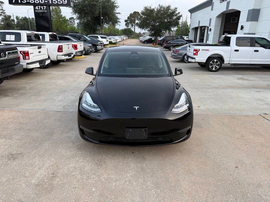 Tesla Model Y Vehicle Full-screen Gallery Image 43