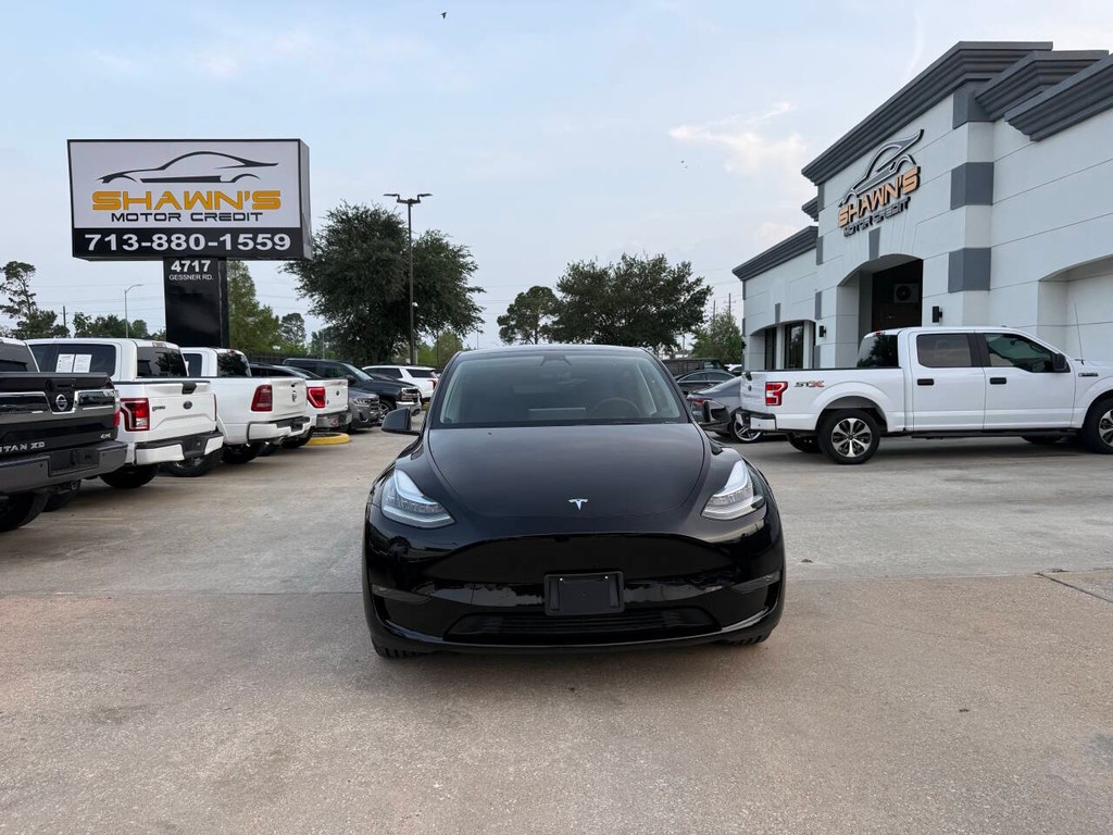 Tesla Model Y Vehicle Full-screen Gallery Image 44