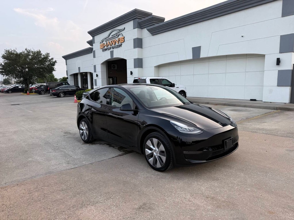 Tesla Model Y Vehicle Full-screen Gallery Image 45