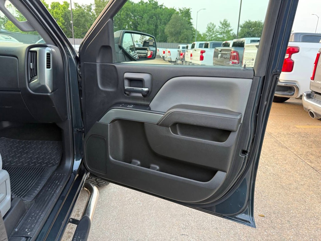 Chevrolet Silverado 1500 Vehicle Full-screen Gallery Image 11