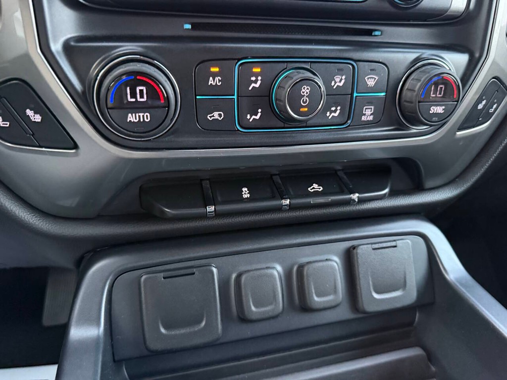 Chevrolet Silverado 1500 Vehicle Full-screen Gallery Image 30