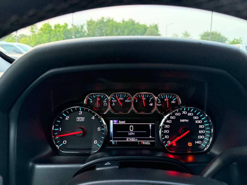 Chevrolet Silverado 1500 Vehicle Full-screen Gallery Image 33