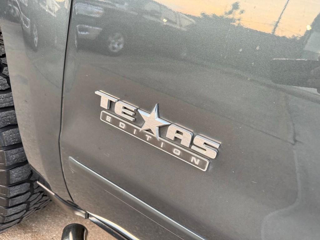 Chevrolet Silverado 1500 Vehicle Full-screen Gallery Image 38