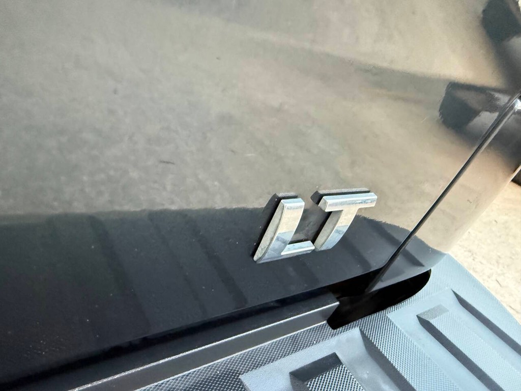 Chevrolet Silverado 1500 Vehicle Full-screen Gallery Image 39