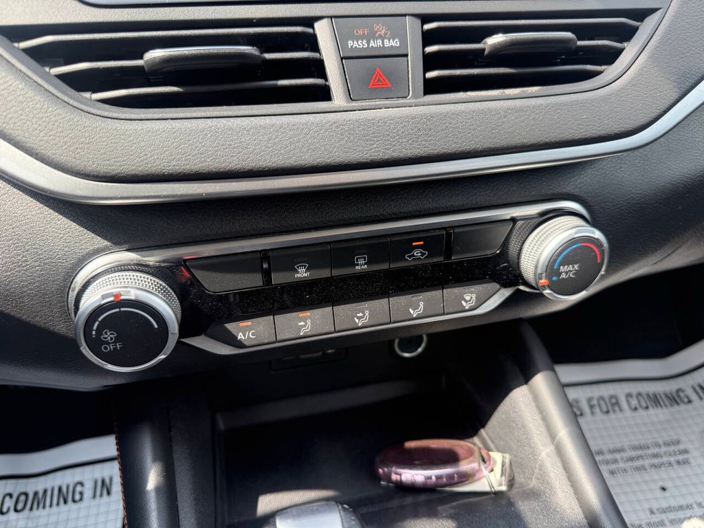 Nissan Altima Vehicle Full-screen Gallery Image 26