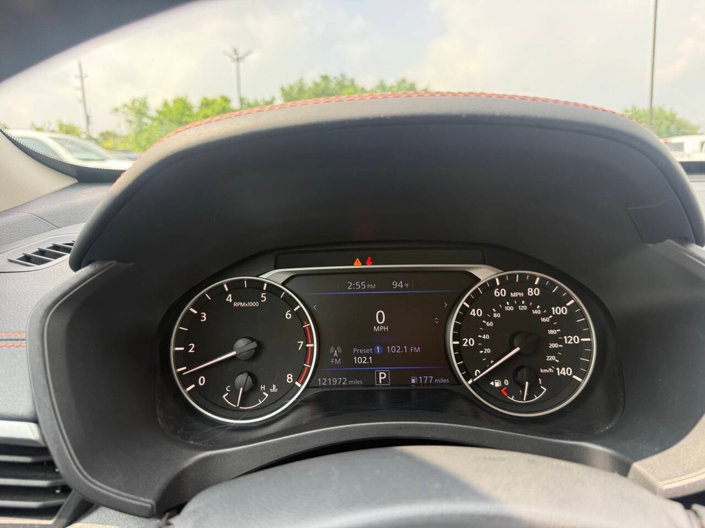 Nissan Altima Vehicle Full-screen Gallery Image 29