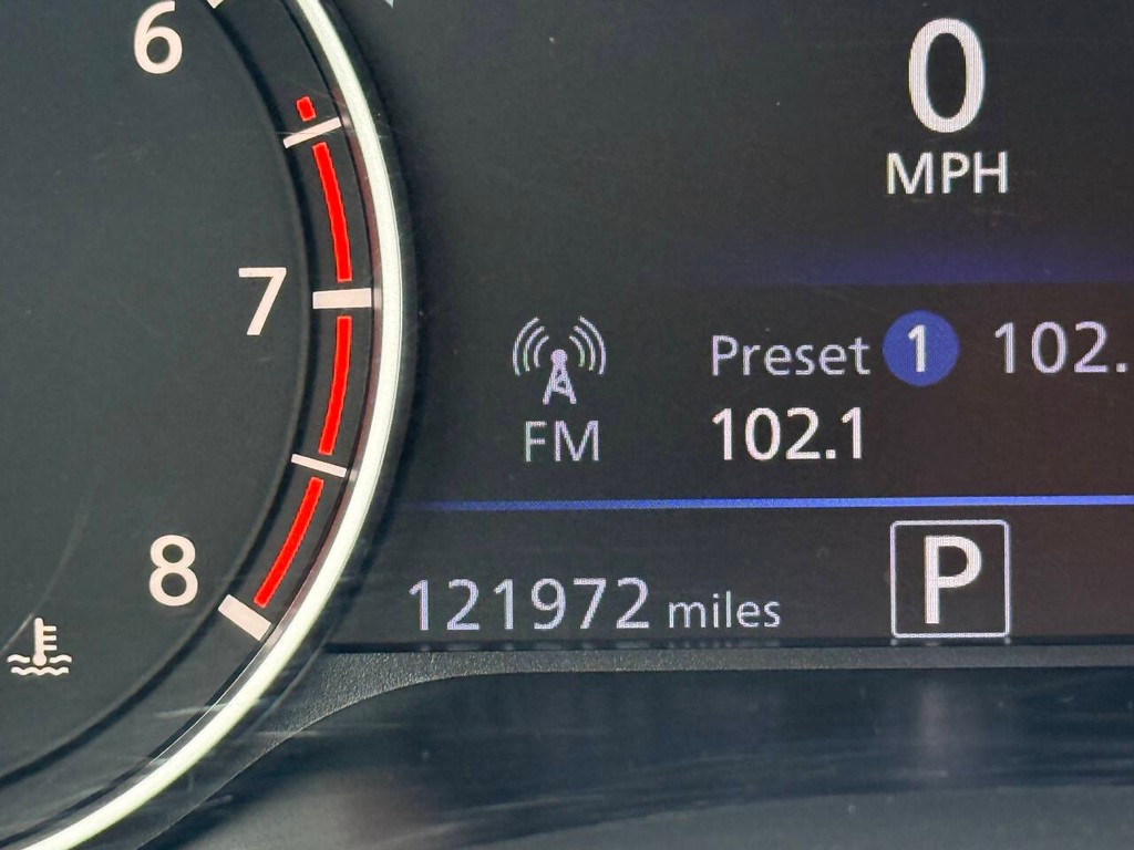 Nissan Altima Vehicle Full-screen Gallery Image 30