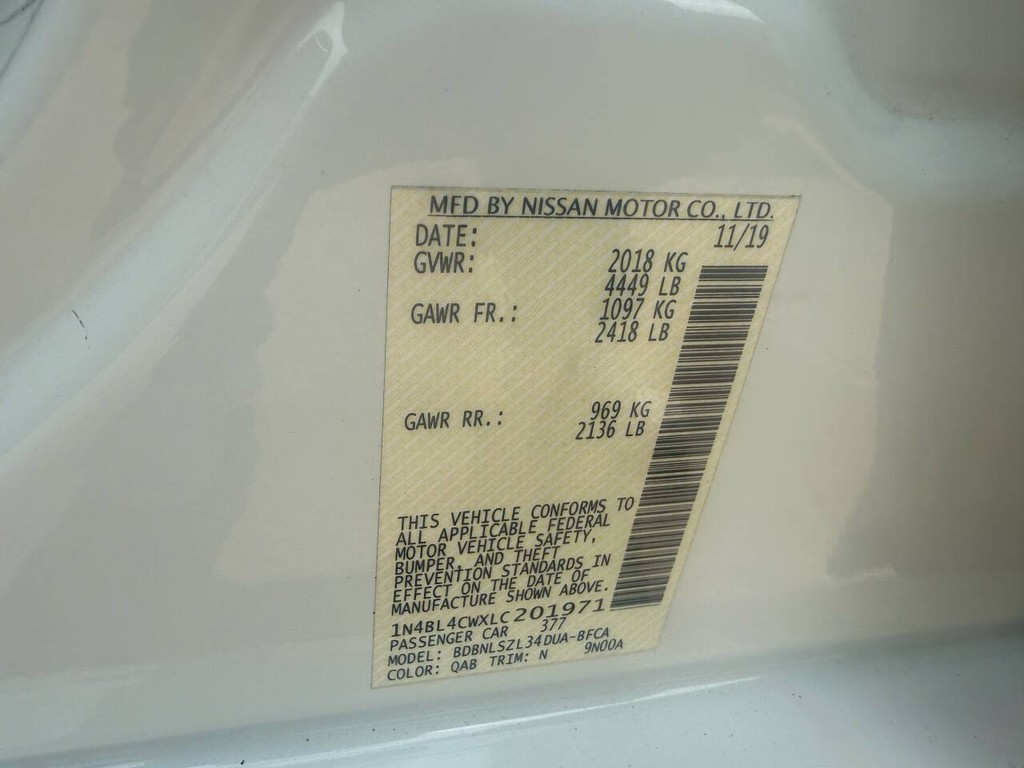 Nissan Altima Vehicle Full-screen Gallery Image 31