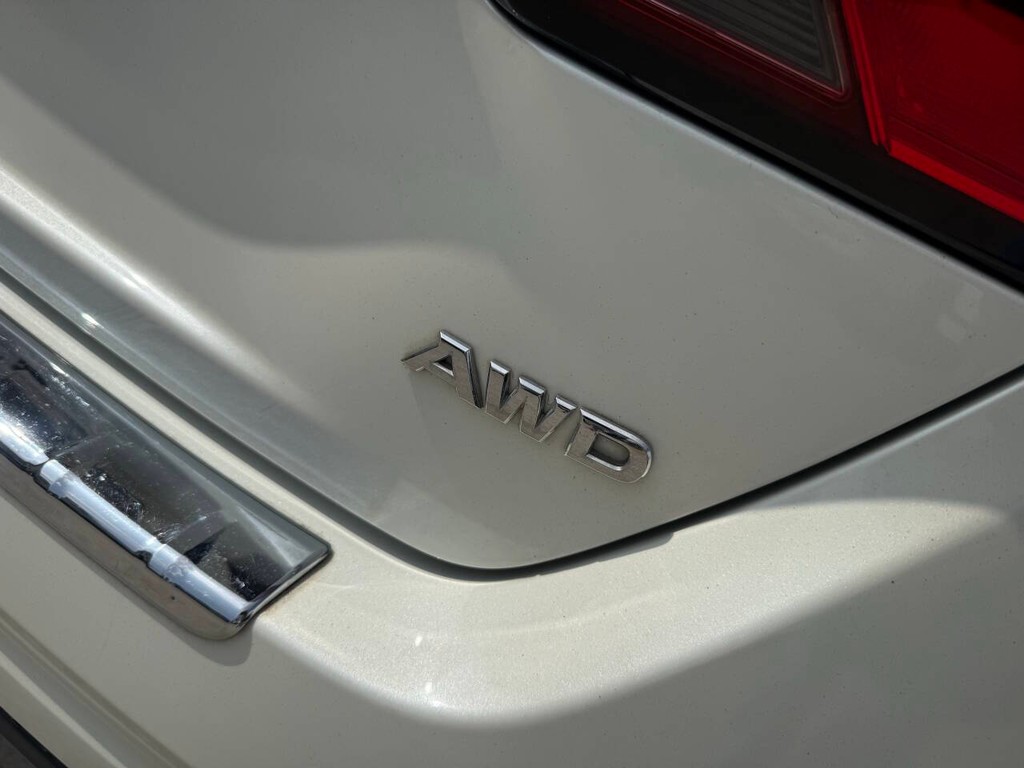 Nissan Altima Vehicle Full-screen Gallery Image 38