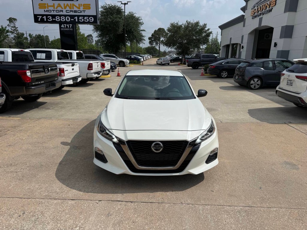 Nissan Altima Vehicle Full-screen Gallery Image 39