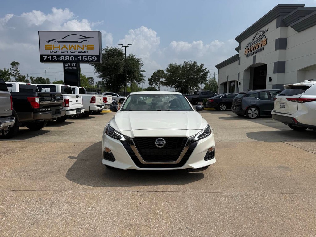 Nissan Altima Vehicle Full-screen Gallery Image 40