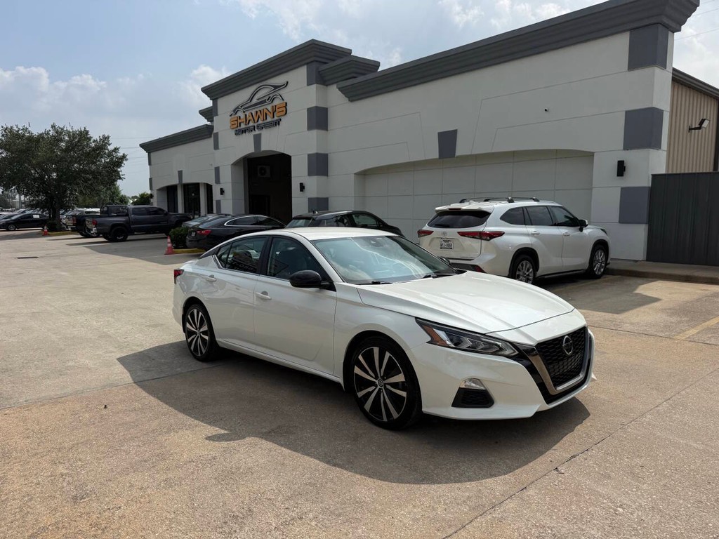 Nissan Altima Vehicle Full-screen Gallery Image 41