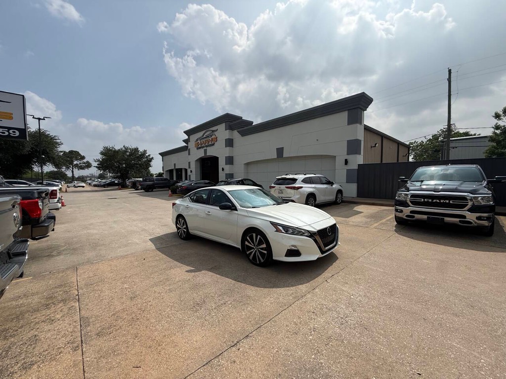 Nissan Altima Vehicle Full-screen Gallery Image 42