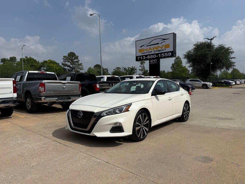 Nissan Altima Vehicle Full-screen Gallery Image 43