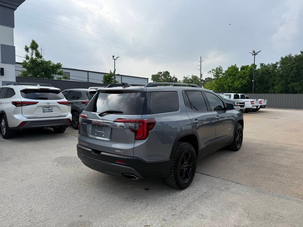 GMC Acadia Vehicle Full-screen Gallery Image 05