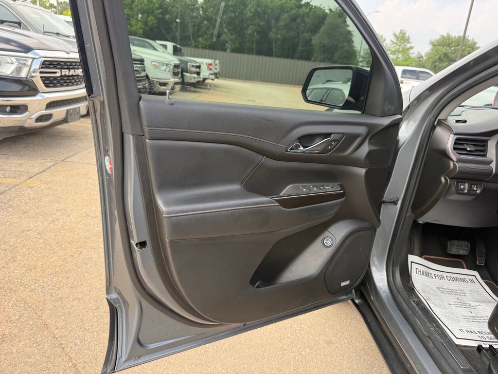 GMC Acadia Vehicle Full-screen Gallery Image 08