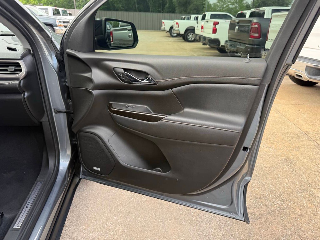 GMC Acadia Vehicle Full-screen Gallery Image 11