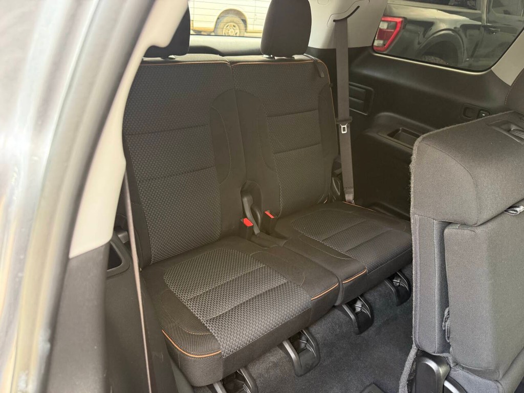 GMC Acadia Vehicle Full-screen Gallery Image 17