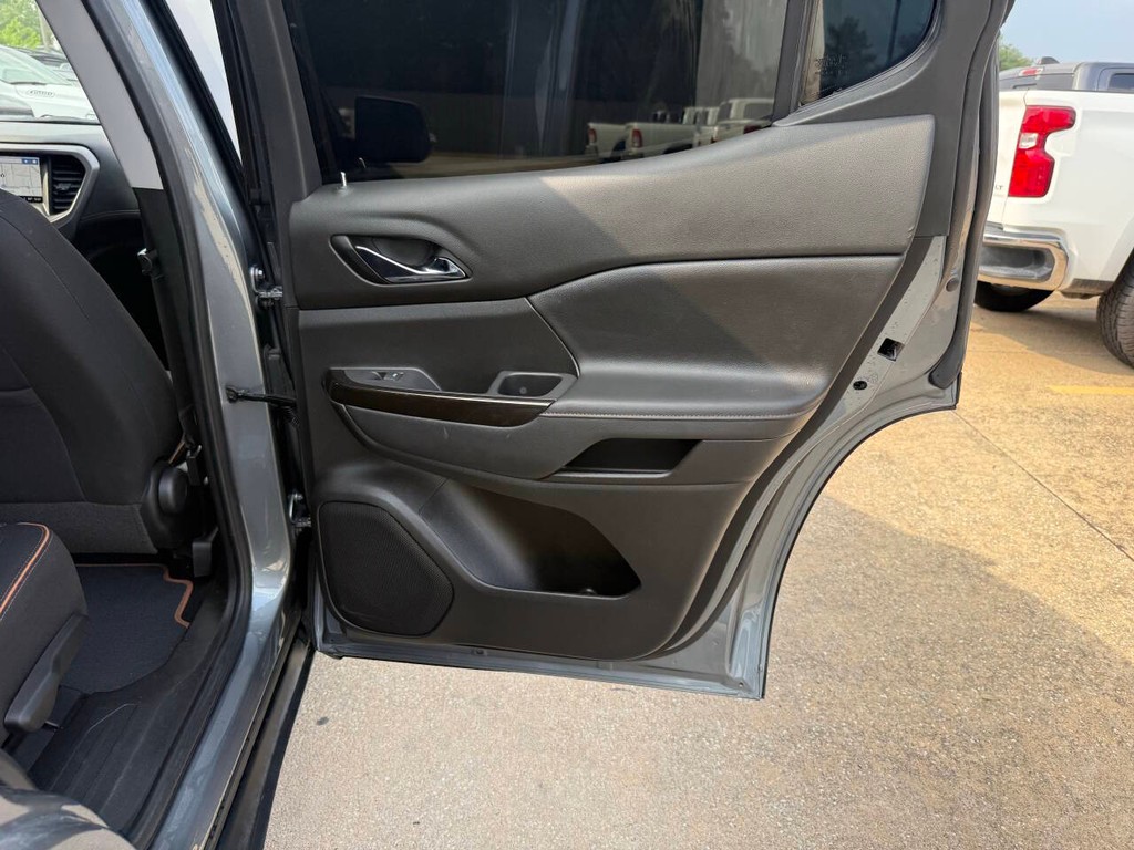 GMC Acadia Vehicle Full-screen Gallery Image 18