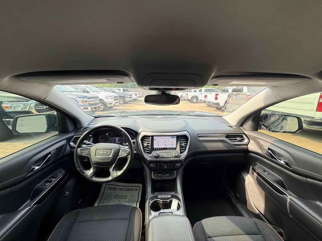 GMC Acadia Vehicle Full-screen Gallery Image 20