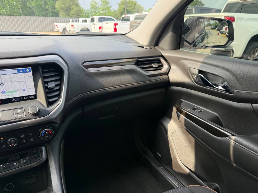 GMC Acadia Vehicle Full-screen Gallery Image 22