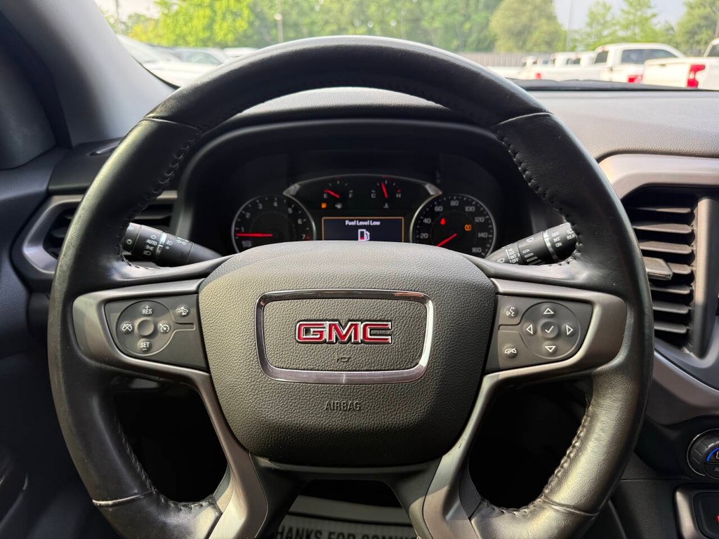 GMC Acadia Vehicle Full-screen Gallery Image 26