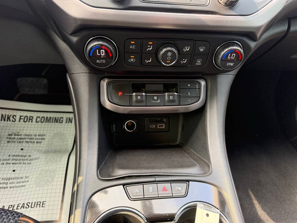 GMC Acadia Vehicle Full-screen Gallery Image 32